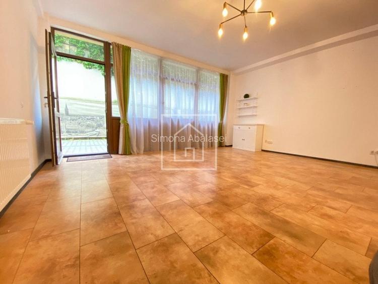 Spatiu comercial modern 40 mp cu baie proprie zona Centrala