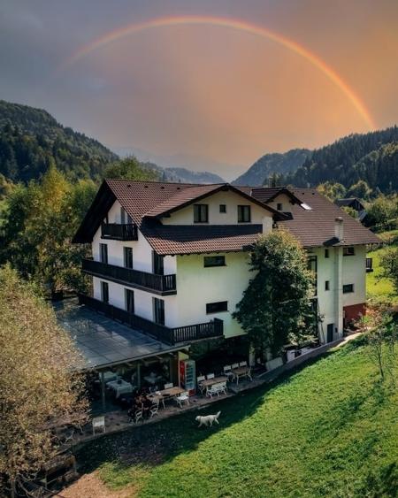 Pensiune lângă Complex Cheile Gradistei în Moeciu -Bran ,amenajare unică - 1