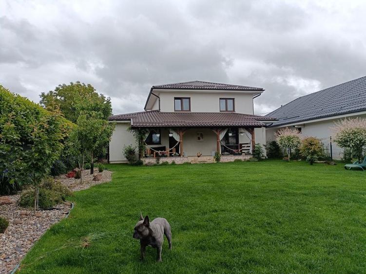 Casa P+1,garaj,terasa,grila anexa - 1