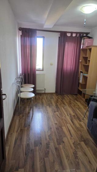Apartament cu 3 camere decomandat în Exterior Vest