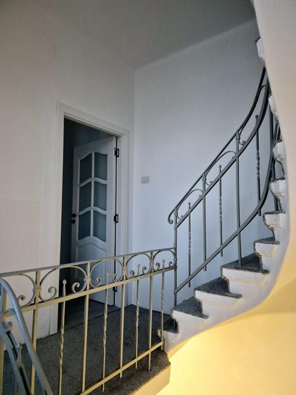 Ultracentral - Etaj de vila cu intrare si curte separata - 10