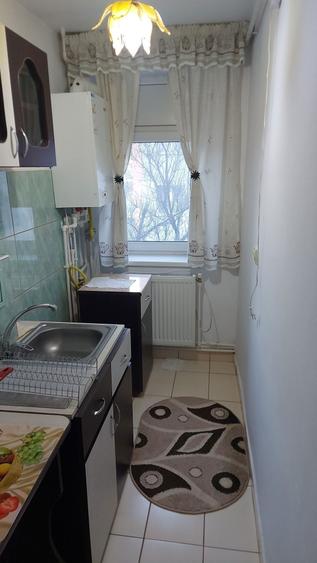 Vand apartament cu o camera, 30m2 utili, etaj 1 - 2
