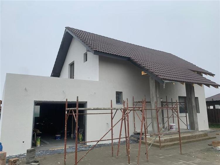 Casa standarde ridicate, la cheie  , 4 + camere, cu garaj atasat de casa si 410 - 2