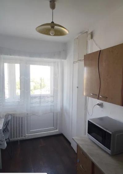 P-ța Muncii metrou, decomandat, doua balcoane inchise,doua debarale,spatios. - 4