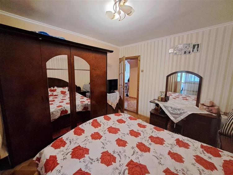 RECO Apartament cu trei camere decomandat - 5