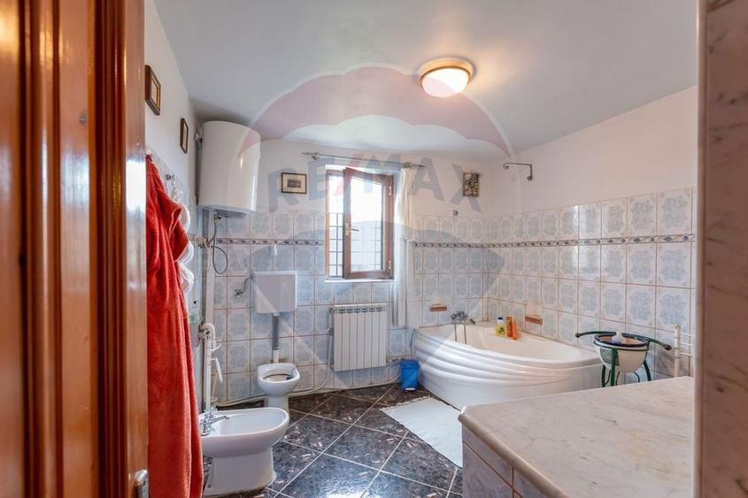 Vilă cu 7 camere de vânzare/schimb cu apartament, com. Traian, Bacău - 25