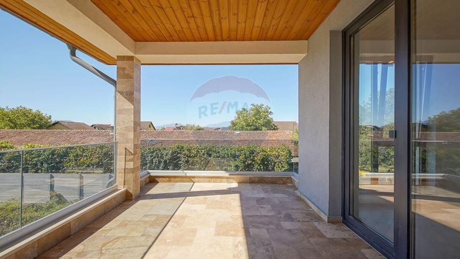 Casa / Vila cu 5 camere de vanzare - 4