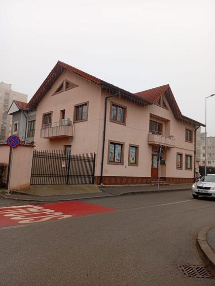 Casa cu 2 intrari zona 9 Mai | Parter comercial + etaj locuinta - 3