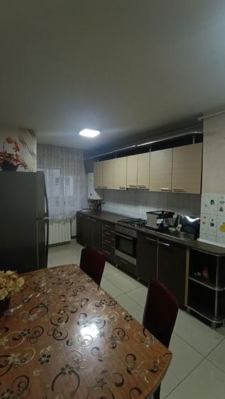 Inchiriez apartament doua camere zona Lama - 2