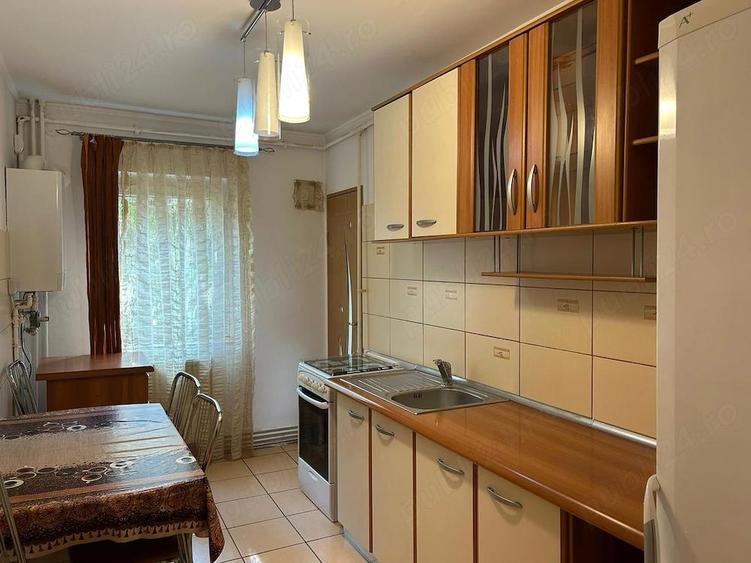 Direct proprietar. Fara agentii - 3 cam, decomandat, et 1 din 4, Centrul Civic - mobilat si utilat - 9