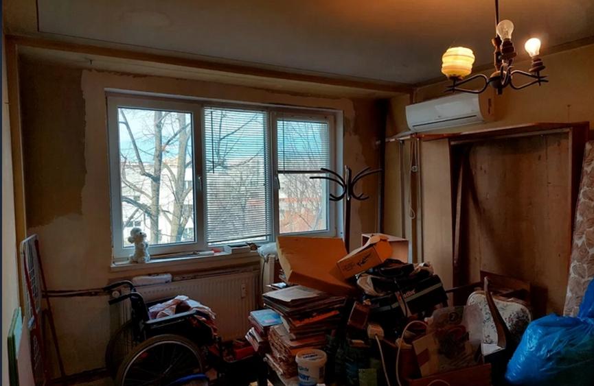 Ozana,Metrou 1 DECEMBRIE 1918,bl. reabilitat,balcon,necesita renovare - 1