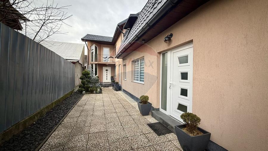 Parte de casă cu etaj – lux, interior superb, 2 locuri parcare - 12