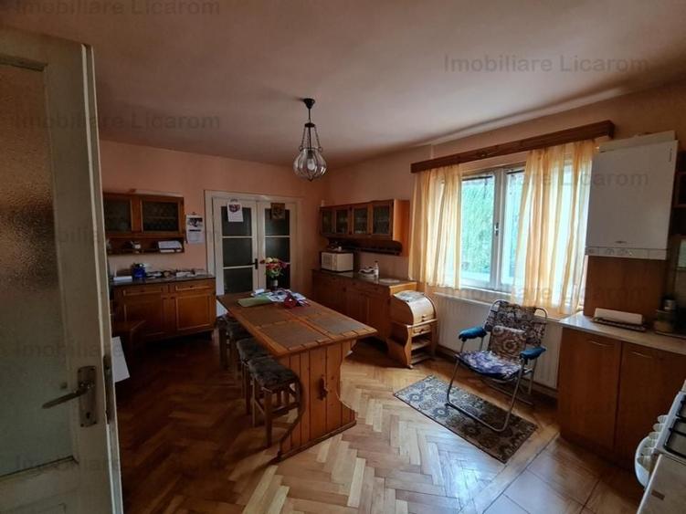 Proprietate individuala-3 apartamente,spatiu comercial,garaje,gradina,curte - 1