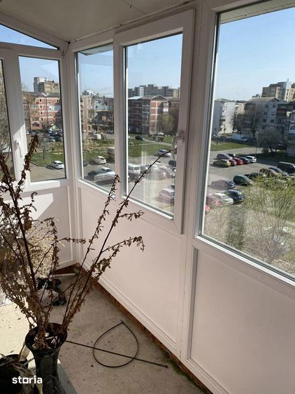 Apartament cu 3 camere decomandat în Micro 16
