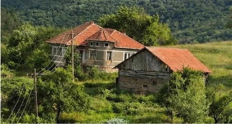 Casă individuală cu 4 camere cu Teren 100000 Mp în Mătăcina