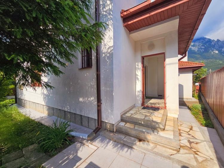Apartament cu 3 camere decomandat, mobilat în Bușteni