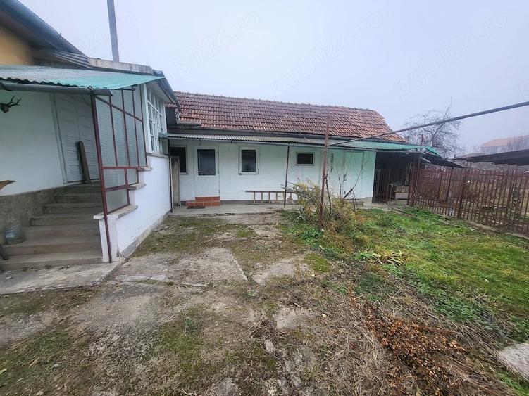 Casă cu 2 camere cu Teren 686 Mp în Beiuș