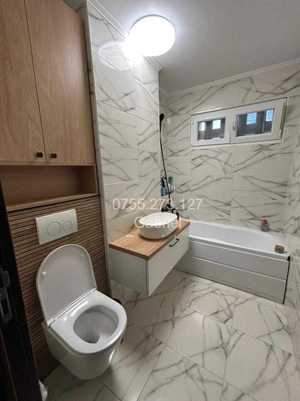 Apartament cu 3 camere semidecomandat în Apusului
