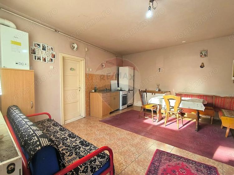 Casă cu 3 camere cu Teren 1418 Mp în Brateiu