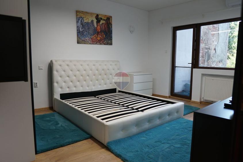 Apartament cu 3 camere decomandat, mobilat în Calea Victoriei