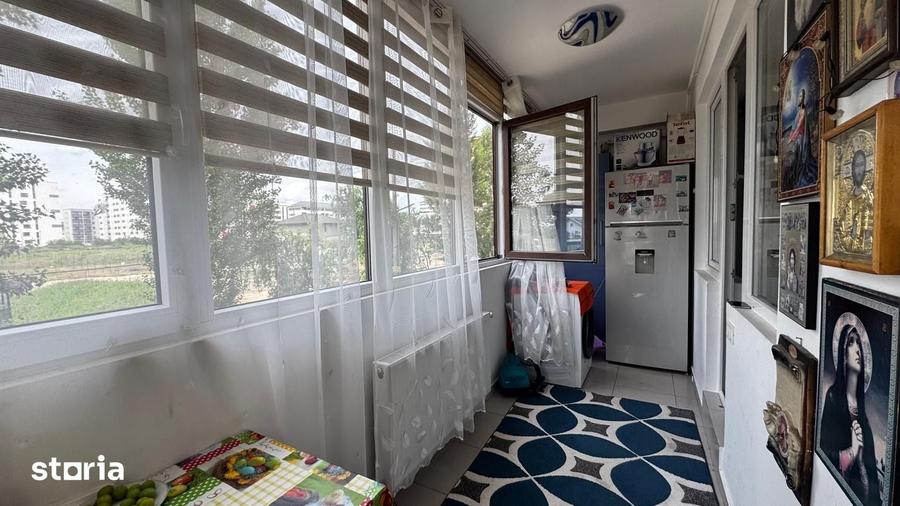Apartament cu 3 camere decomandat în Roșu