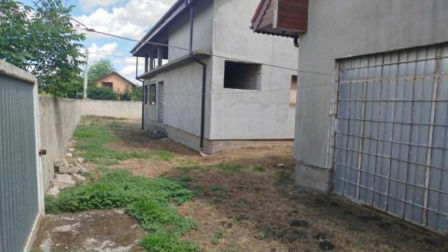 Casă cu 4 camere în Amara