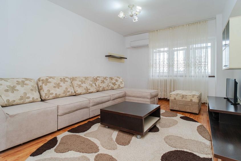 Apartament cu 3 camere decomandat, mobilat în Centru Civic
