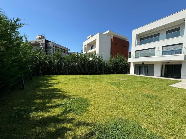 Casă individuală cu 6 camere cu Canalizare în Băneasa