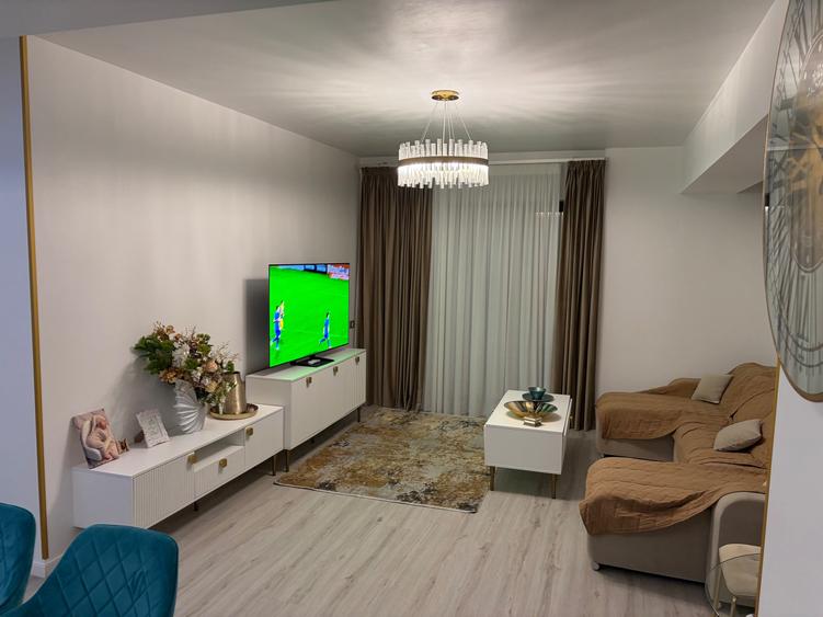 Apartament cu 4 camere decomandat în Central