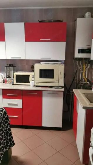 Apartament cu 2 camere semidecomandat în Prelungirea Craiovei