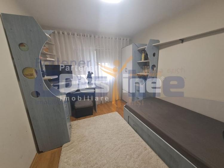 Apartament cu 3 camere decomandat, mobilat în Galata