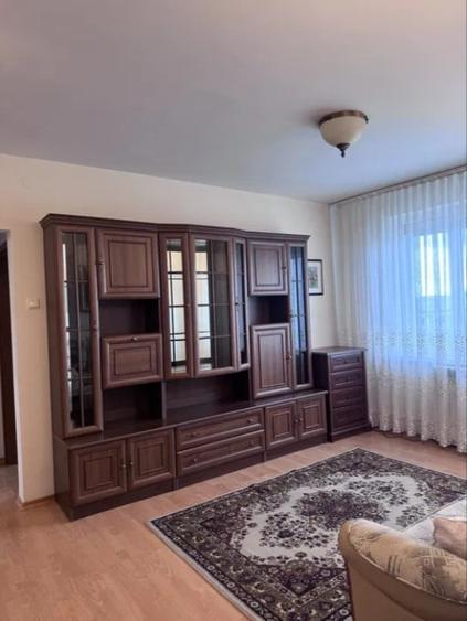 Apartament cu 3 camere semidecomandat în Alexandru cel Bun