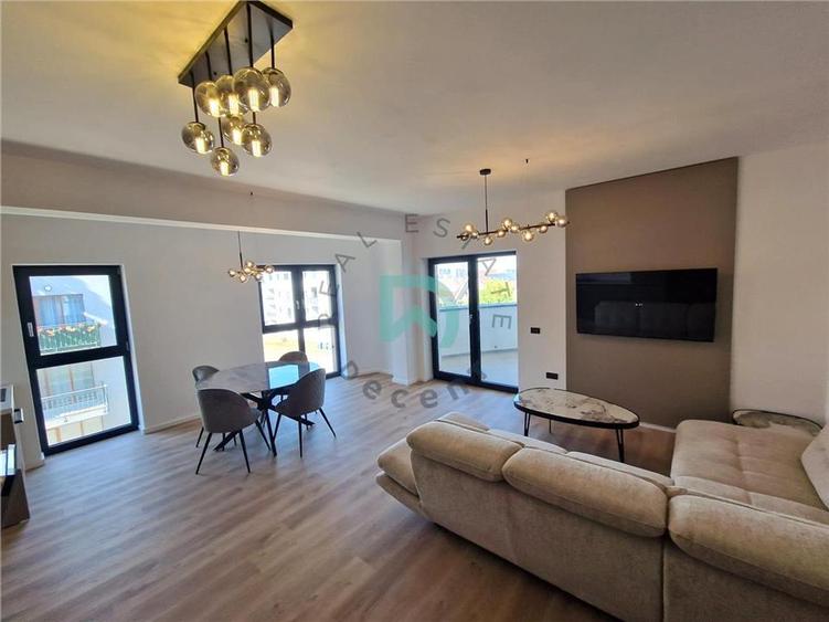 Apartament cu 2 camere decomandat, mobilat în Tractorul