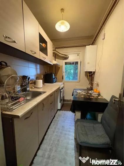 Apartament cu 2 camere semidecomandat în Calea București