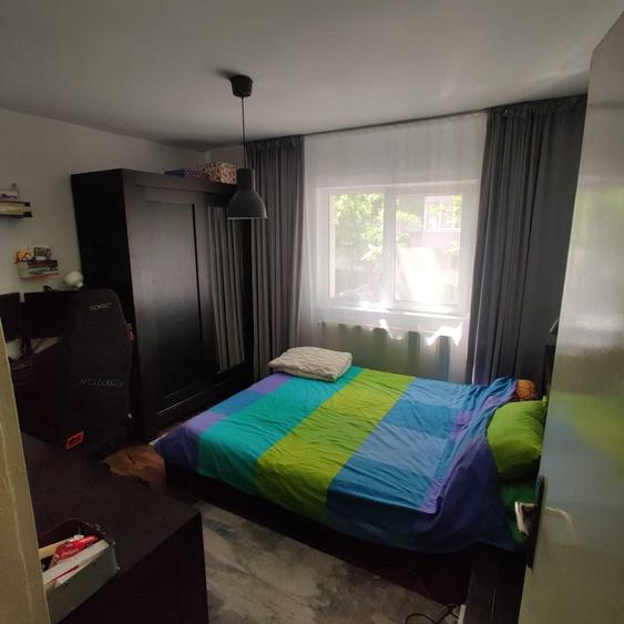 Apartament cu 4 camere decomandat în Est