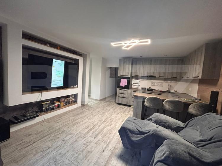 Apartament cu 3 camere decomandat, mobilat în Traian