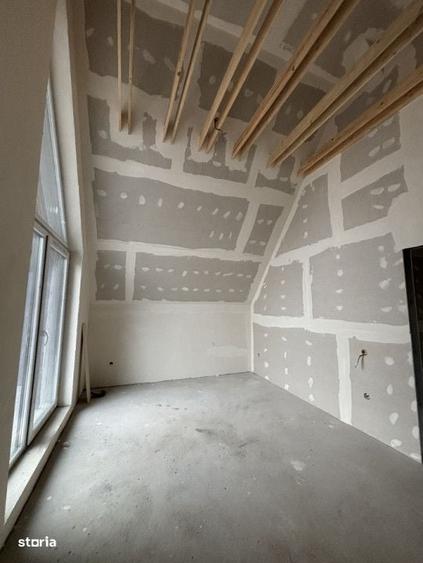 Casă cu 4 camere în Dâmbul Rotund