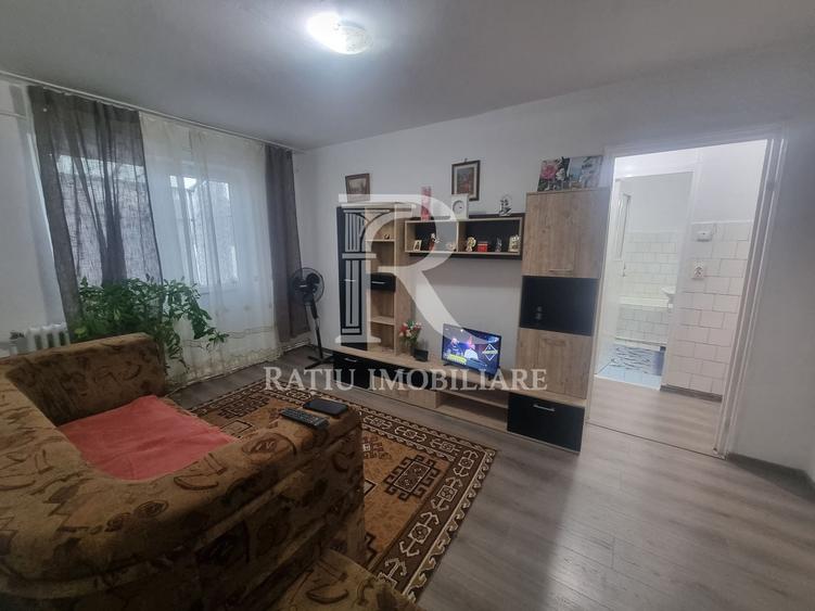 Apartament cu 2 camere semidecomandat, mobilat în Micro 15