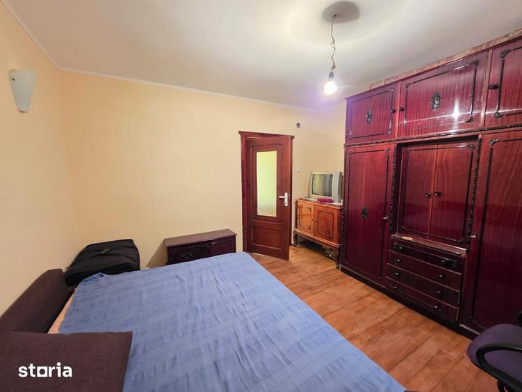 Casă cu 4 camere cu Teren 2400 Mp în Central