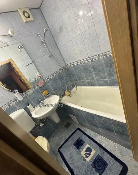 Apartament cu 4 camere decomandat în Titan