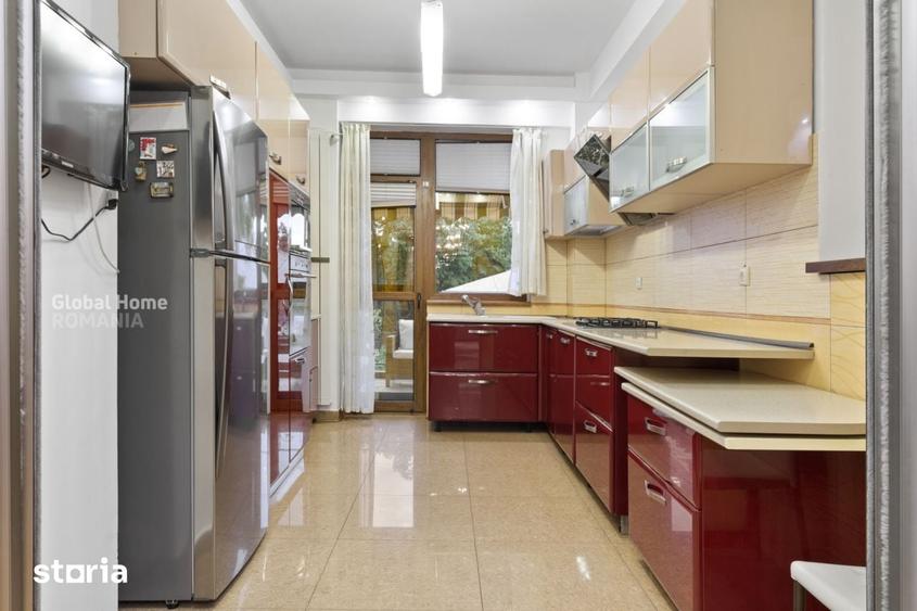 Casă cu 8 camere cu Teren 261 Mp în Vatra Luminoasă