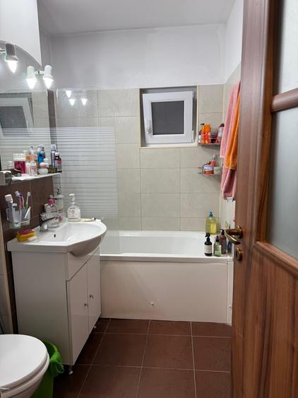 Apartament cu 4 camere decomandat în Colentina