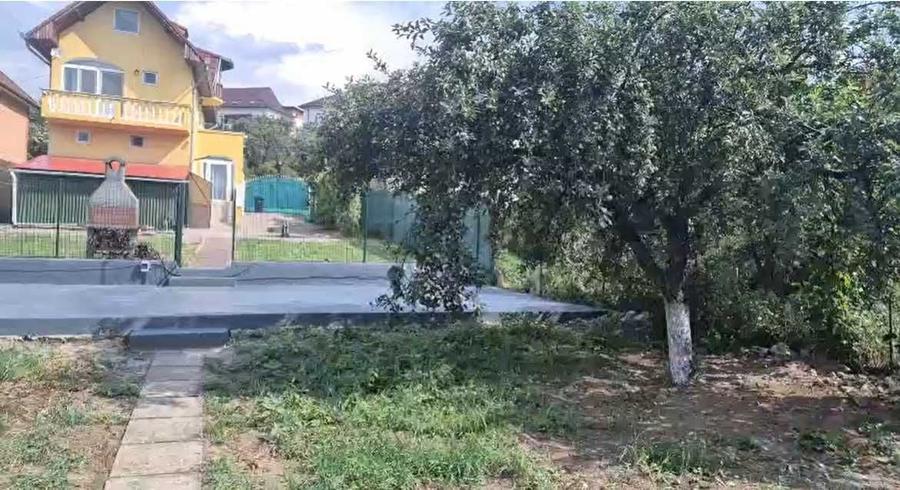 Casă cu 4 camere în Central