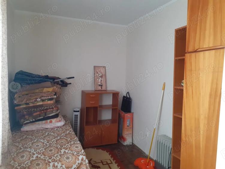 Apartament cu 3 camere semidecomandat în Hipodrom