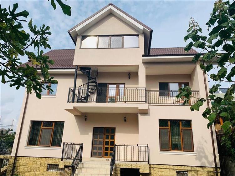 Casă individuală cu 8 camere cu Canalizare în Agigea
