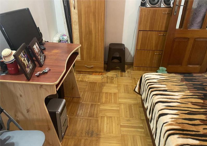 Apartament 3 camere , zona cartier Sud ,et 2/4 , decomandat - 15