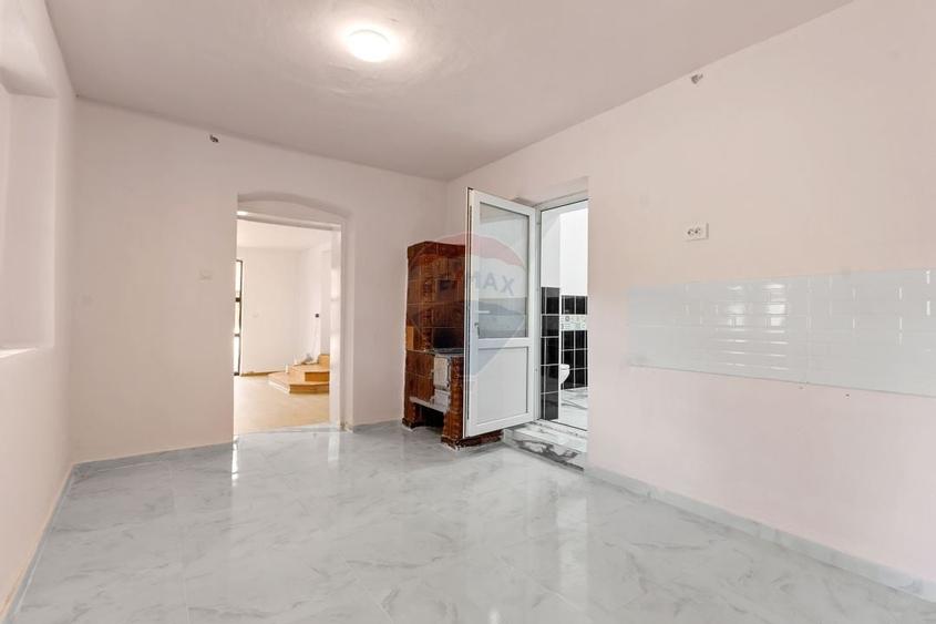 Casa renovata recent, zona centrala Pecica - 9