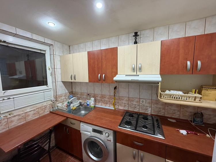 Apt 2 camere mobilate  Calea Victoriei, langa Hotel Radisson, etaj 2, bloc solid - 16