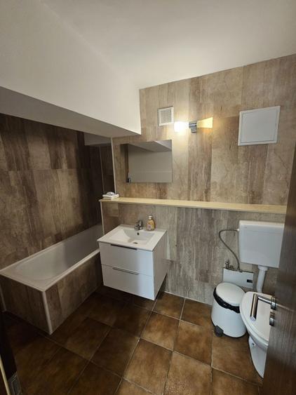 Proprietar vand ap.3 camere Bd.Decebal - 1