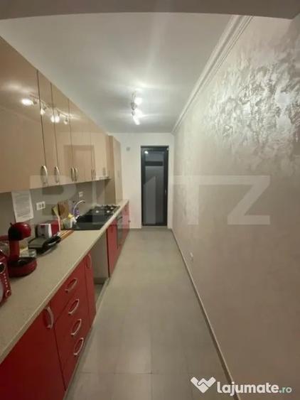 Apartament cu 3 camere semidecomandat în Calea București